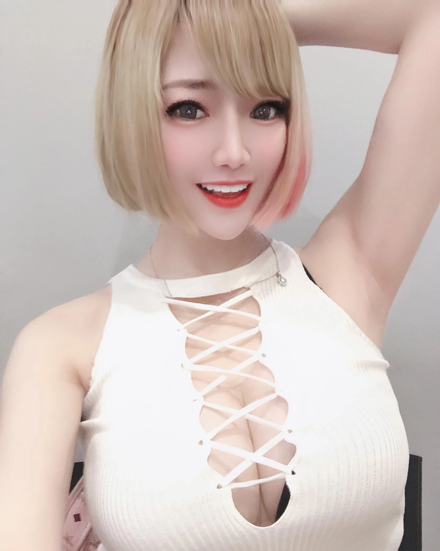巨乳正妹“陈甜芯”难以抵挡她的魅力“挺出乳白圆润双胸”身材紧致火辣！