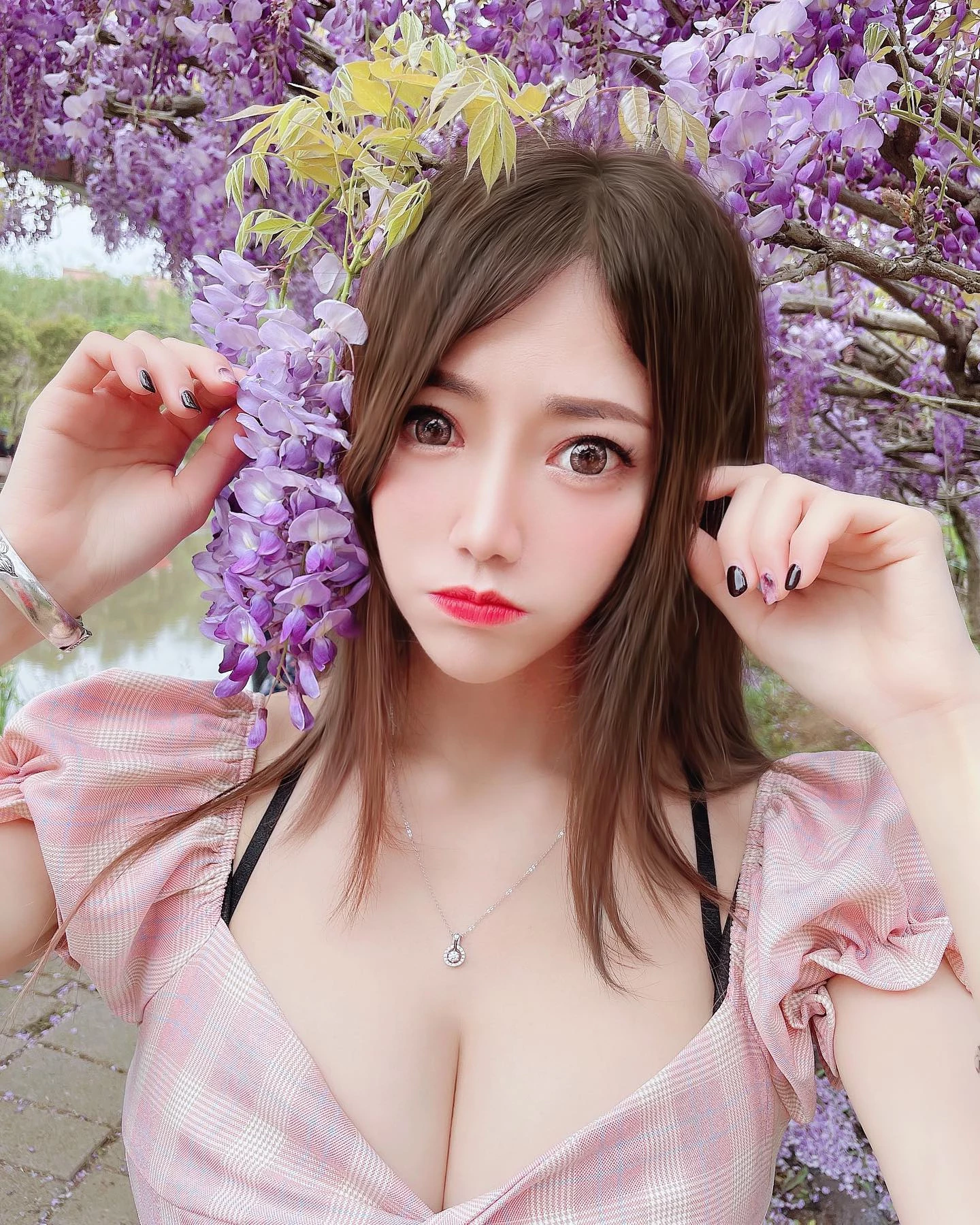 巨乳正妹“陈甜芯”难以抵挡她的魅力“挺出乳白圆润双胸”身材紧致火辣！